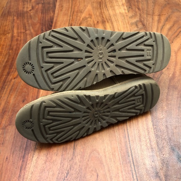 UGG CLASSIC UNLINED MINI PERF BOOTS - Picture 7 of 8